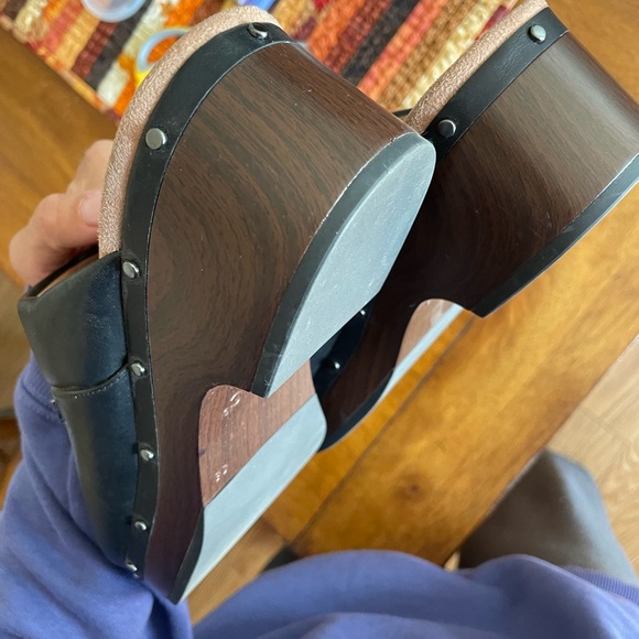 Vionic clogs - Picture 2 of 5